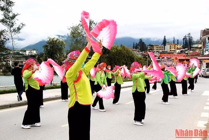 Street festival in Sa Pa Town (Lao Cai).