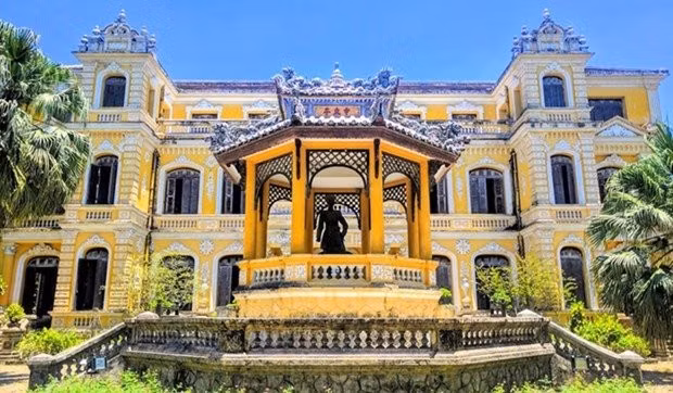 The An Dinh Palace