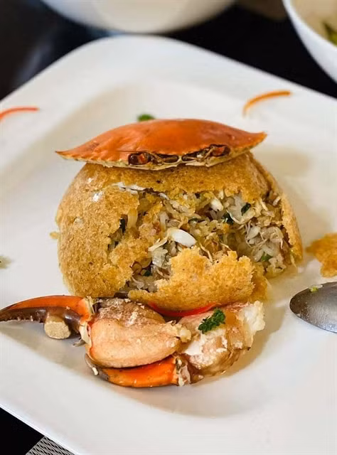 'Xôi cua', a special dish popular with diners. Photo Kim Quán