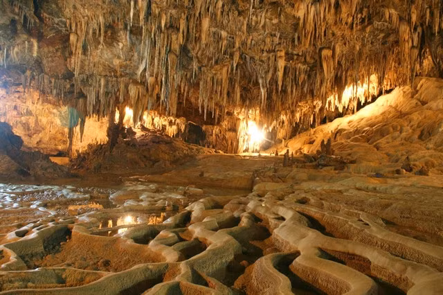 Pu Sam Cáp is evidence of the spectacular formation and natural texture of the Earth's crust. — Photo dulichdemen.vn