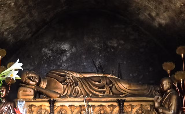 The statue of King-Monk Trần Nhân Tông in Ngọa Vân Pagoda on Bảo Đài Mountain. VNA/VNS Photo Thành Đạt