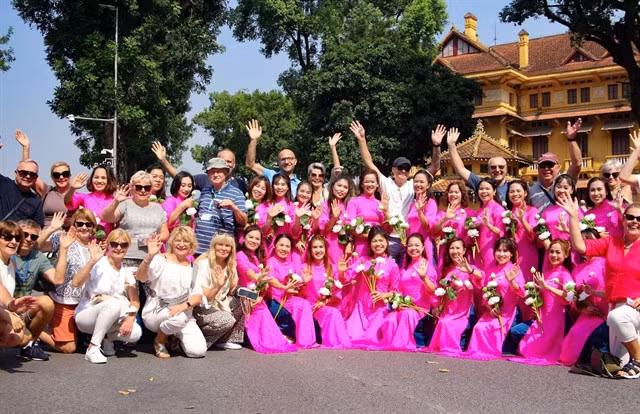 Tourists take photos with the delegates participating in the parade.