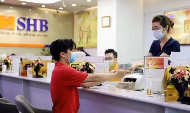 A transaction office of the Saigon - Hanoi Joint Stock Commercial Bank (SHB) (Photo: VNA)
