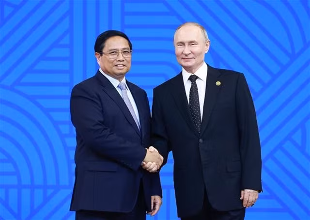 Prime Minister Phạm Minh Chính meets with Russian President Vladimir Putin, Chair of BRICS 2024, on Wednesday evening (local time). VNA/VNS Photo