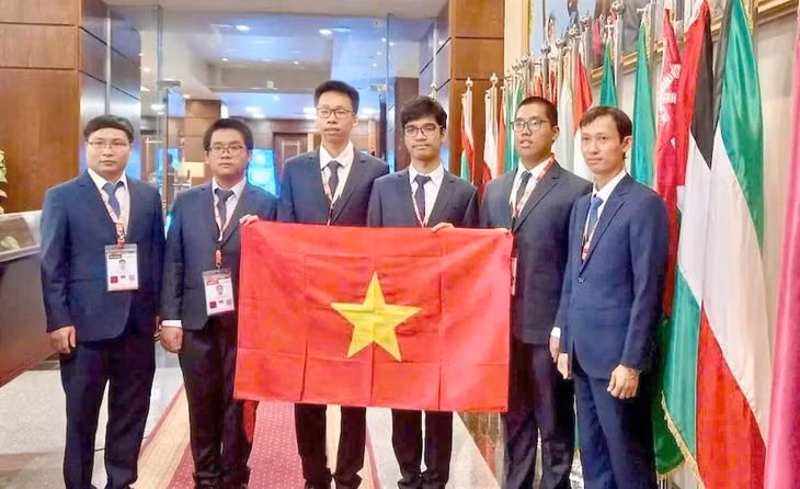 The Vietnamese students claim two golds, one silver and one bronze at the 36th International Olympiad in Informatics hosted by Egypt from September 1-6. (Photo: VNA)