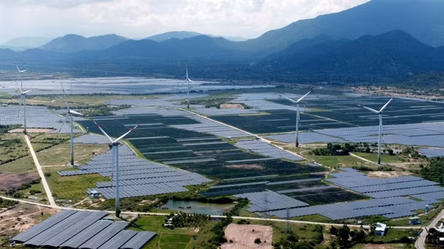 The wind and solar power plant complex in Thuận Nam District, Ninh Thuận Province. — VNA/VNA Photo