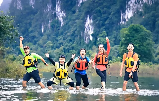 Travellers embark on an adventure through the cave system in Phong Nha-Kẻ Bàng.