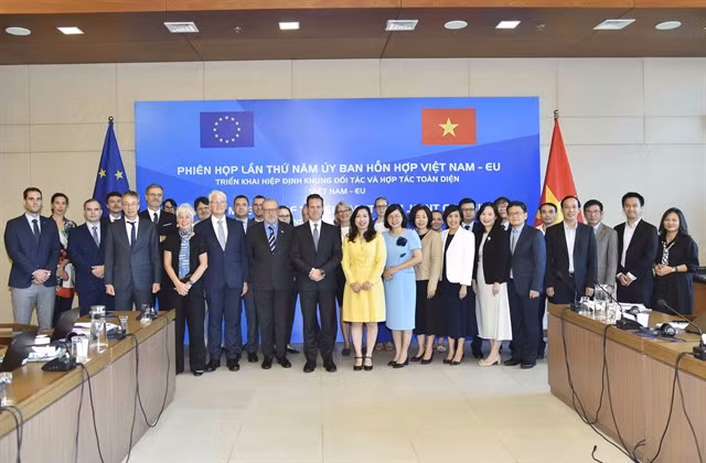 Delegates participating in the fifth meeting of the Việt Nam-EU Joint Committee held in Hà Nội on October 22. — VNA/VNS Photo