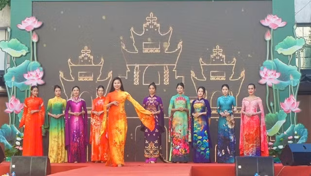 An Áo Dài show staged as part of the launch ceremony in Hà Nội on October 1. — VNA/VNS Photo