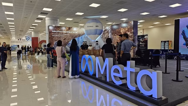 People visiting Meta's booth at the event. — VNS Photo Ly Ly Cao