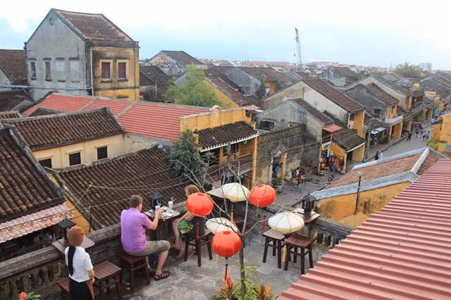 Visitors enjoy coffee at an old house in Hội An town. Trần Phú and Nguyễn Thị Minh Khai streets have been turned into pedestrian zones. Photo courtesy of Faifo Hội An