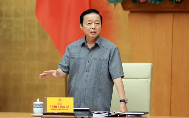 Deputy Prime Minister Trần Hồng Hà speaking at the teleconference on Saturday. Photo courtesy of the Government Portal.