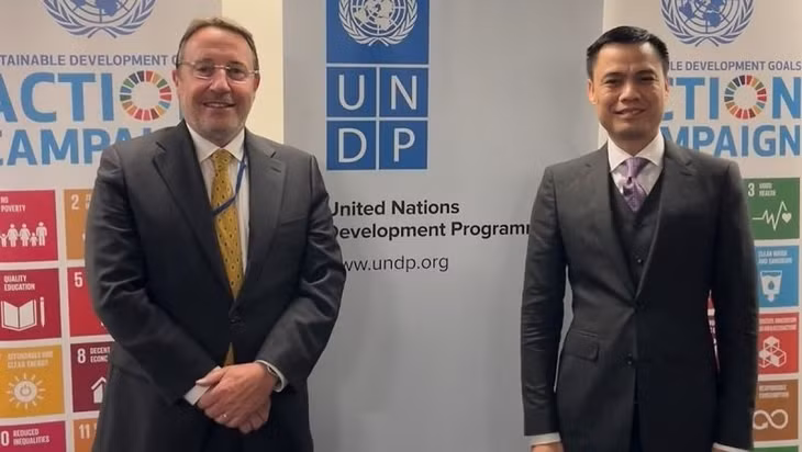Vietnamese Ambassador Dang Hoang Giang and UNDP Administrator Achim Steiner