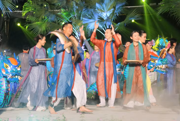 Ao Dai Festival on the bank of Bai Tu Long Bay ảnh 19
