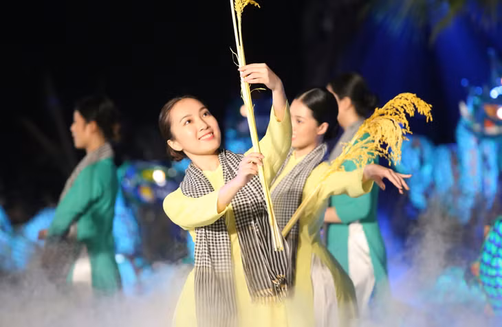 Traditional outfits of women in the South of Vietnam.