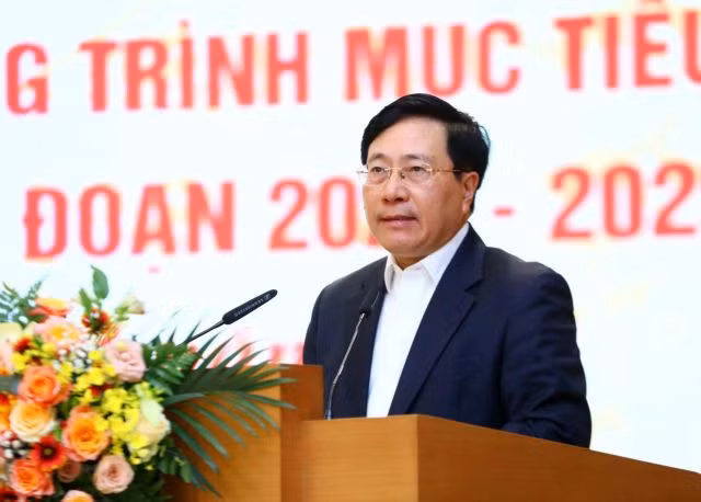 Permanent Deputy Prime Minister Phạm Bình Minh gives a speech at the conference.
