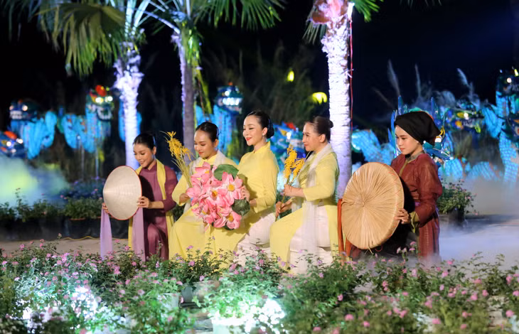 These traditional costumes together shine up.