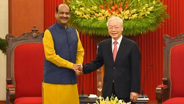 General Secretary Nguyen Phu Trong and Speaker of the Indian Lok Sabha Om Birla. (Photo: Duy Linh)