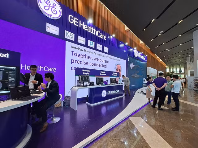 An exhibition of AI tech in heathcare opens in Đà Nẵng City. More than 400 experts, doctors and AI tech companies shared solutions for wider use of AI in healthcare service. VNS Photo Công Thành