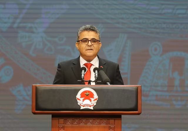Palestinian Ambassador Saadi Salama, head of the diplomatic corps in Hà Nội, addresses the event.