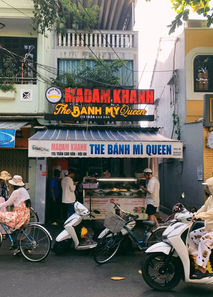 Madam Khanh's banh mi shop from the outside. Photo by VnExpress/Thao Nhi