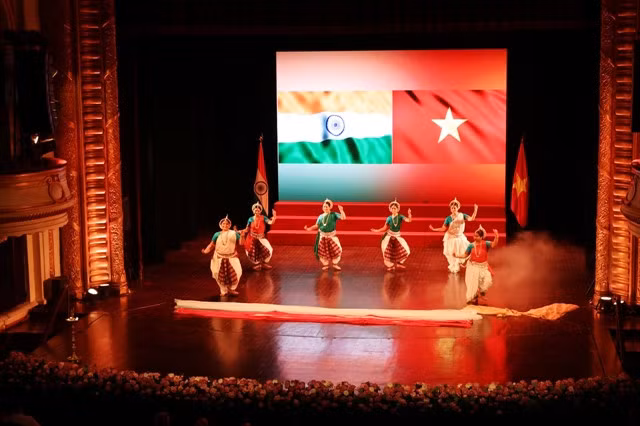 The artists perform Odyssi dance at the Hà Nội Opera House on August 15. VNS Photo Lê Hương