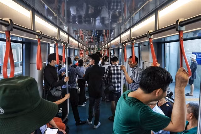 Passengers on the elevated train of the Nhổn-Hà Nội Railway Station urban railway line on Thursday morning in Hà Nội.—VNA/VNS Photo Tuấn Anh