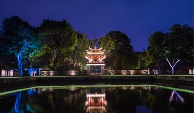 Photo shows the Temple of Literature by night. The Culture Festival for Peace 2024 will promote Hà Nội and it's heritage. VNA Photo