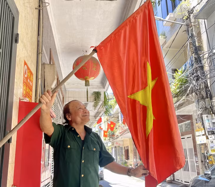 The decorations on Hanoi streets aim to widely disseminate the historical, cultural and revolutionary traditions of the nation; patriotism, heroism, self-reliance and the spirit of great national unity.