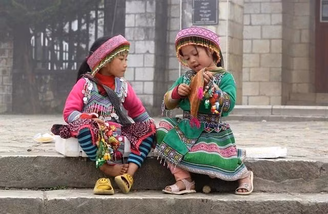 Ethnic-minority children in Sa Pa town, the northern mountainous province of Lao Cai. (Photo: VNA)