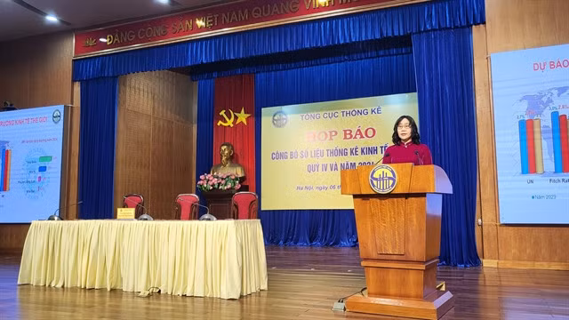 GSO general director Nguyễn Thị Hương speaks at the press briefing on the socio-economic development of Việt Nam in 2024 in Hà Nội on Monday. — VNS Photo Bảo Hoa