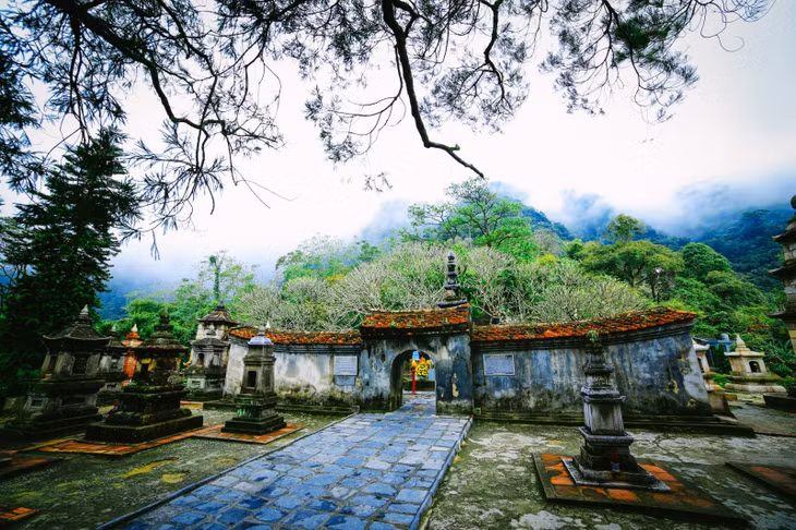 Yen Tu landscape