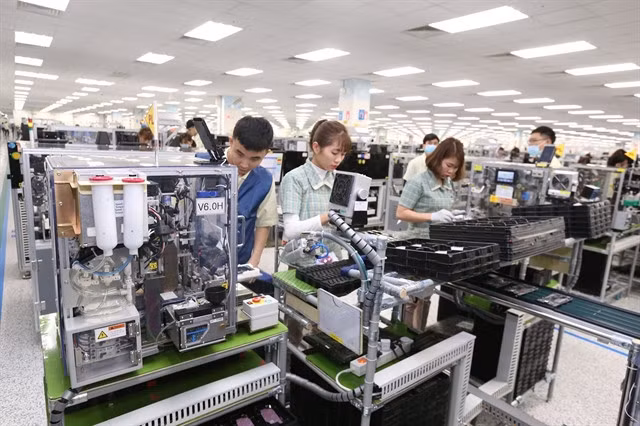 A smartphone production line at Samsung Electronics Vietnam Co, Ltd in Yên Bình Industrial Park, Thái Nguyên Province. — VNA/VNS Photo