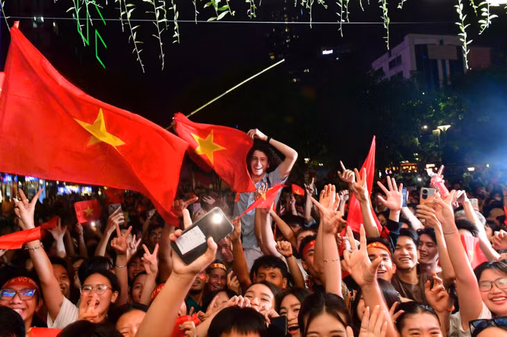 Millions storm the streets to celebrate Vietnam's ASEAN Cup win