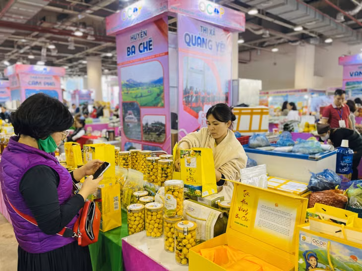 Spring OCOP Fair 2025 lures crowds of customers ảnh 8