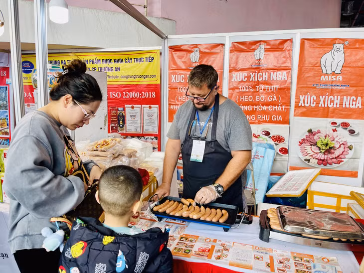 The Russian sausage booth is also a favorite among children at the fair.