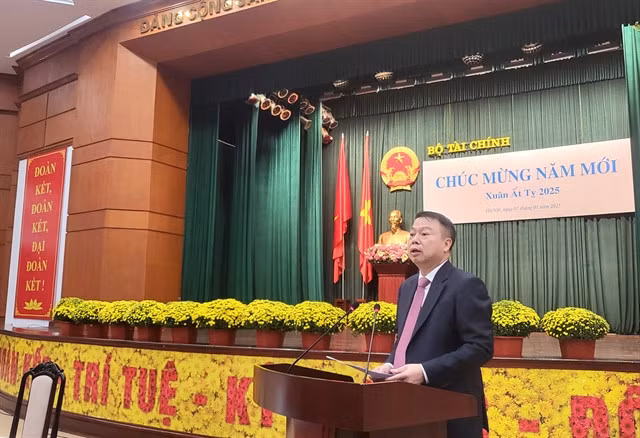 Deputy Finance Minister Nguyễn Đức Chi speaks at a conference reviewing the State's financial and budgeting activities last year, held in Hà Nội on Tuesday. — VNS Photo Bảo Hoa