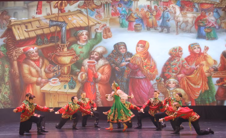 "Kamirinskaya" dance performance