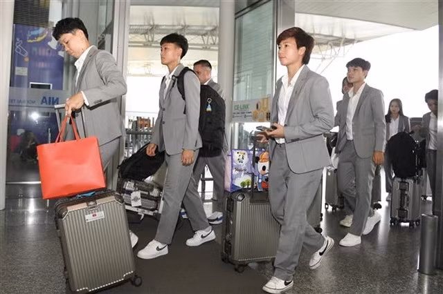 Players take their luggage to the check-in area. — Photo courtesy of VFF