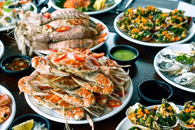 Fresh and delicious seafood available at Nhật Lệ Beach. — Photo quangbinhtrip.com