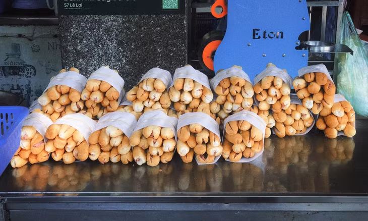 Hai Phong's spicy secret: a three-generation legacy of breadsticks