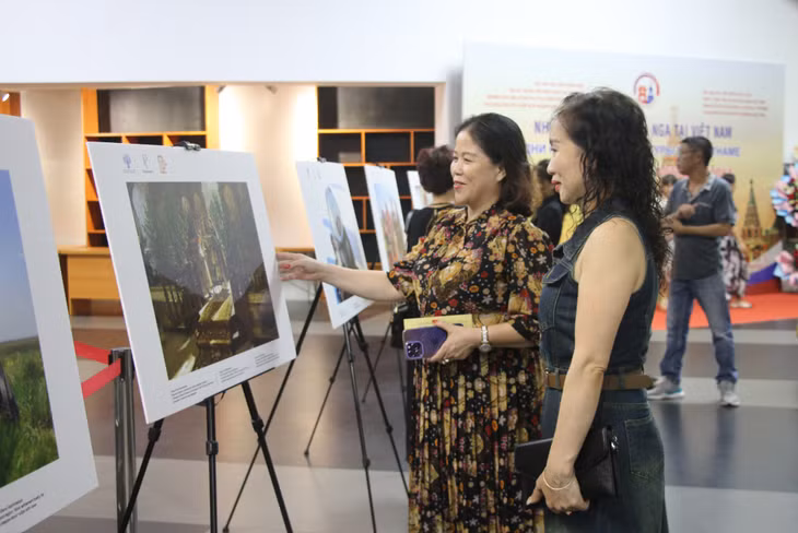 Quang Ninh people find it interesting to visit the photo exhibition on Russian people and attractions.