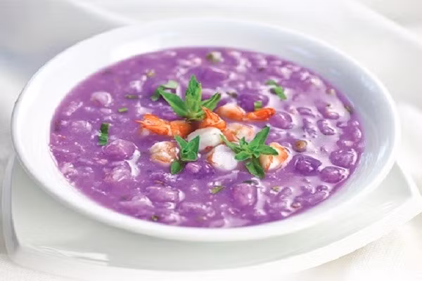 Ube soup allure diners with its purple charm. Photo by VnExpress
