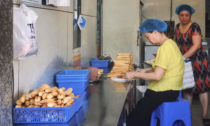 Hai Phong's spicy secret: a three-generation legacy of breadsticks