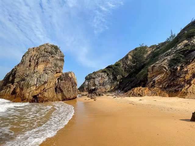 Đá Nhảy Beach. — Photo ivivu.com