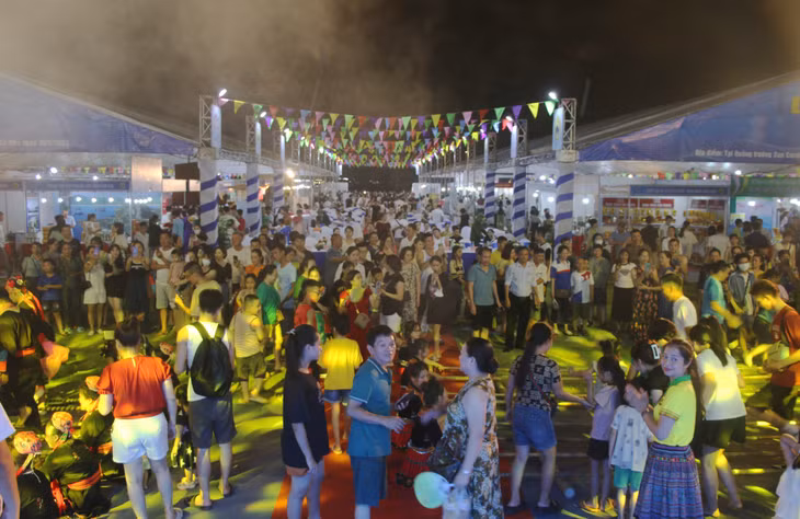 Quang Ninh cuisine festival 2023 attracts thousands of visitors.
