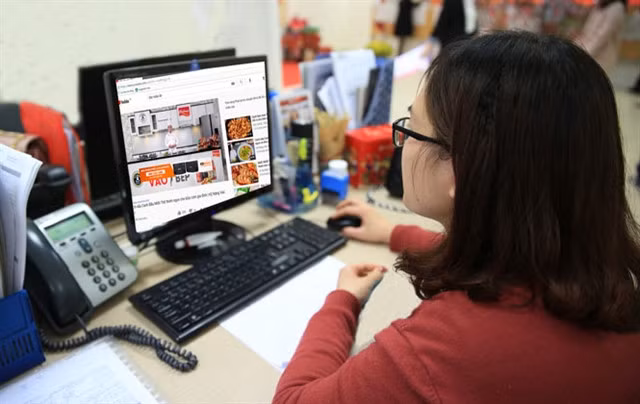 Việt Nam’s digital economy will continue to grow rapidly to reach $50 billion by 2025, according to a report of the HCM City People's Committee about e-commerce on July 10. – Photo: vtc.vn