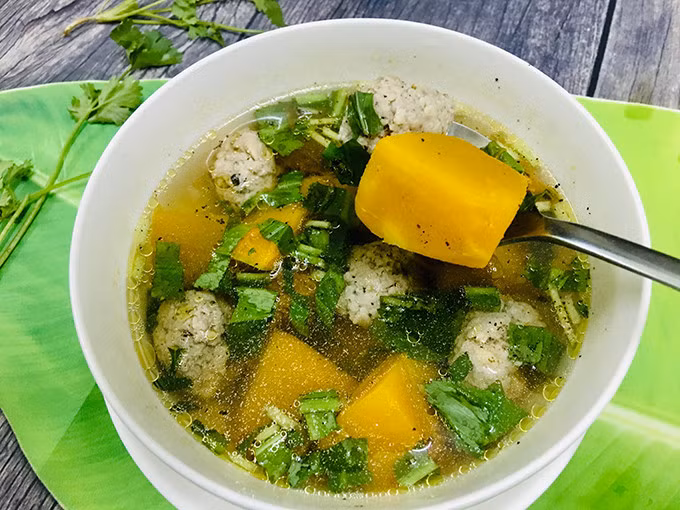 Pumpkin soup features sweet, savory and creamy flavors. Photo by VnExpress/Chang Chep