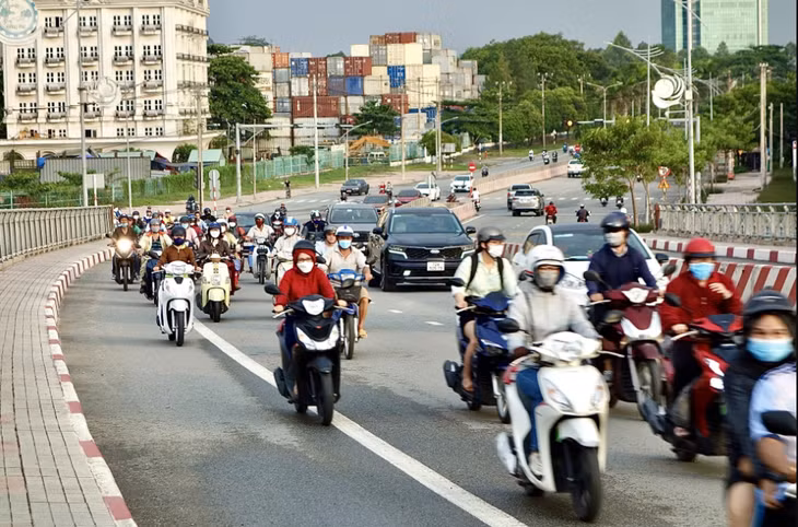 People commute on a street in Vietnam, which has been named in an international report as one of the 25 countries that have successfully halved multidimensional poverty over the past 15 years. Photo: T.T.D. / Tuoi Tre