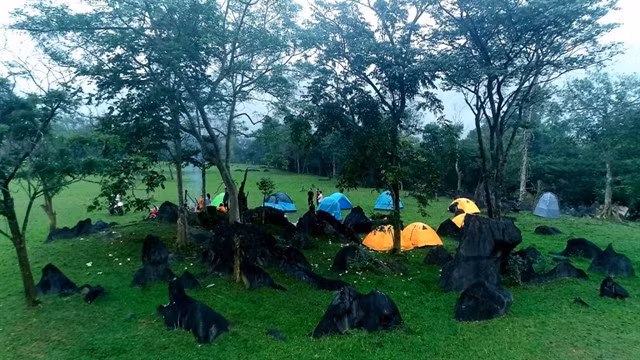 Camping in Còi Đá Village in Ngân Thủy Commune, Lệ Thủy District. — Photo netintravel.com